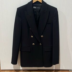 Zara blazer
Black size S
New with out tags